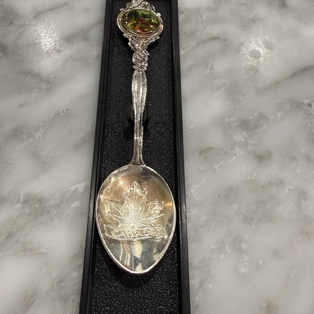 Butchart Gardens Victoria Canada Souvenir Spoon‎ Vintage Silver Tone New Zealand